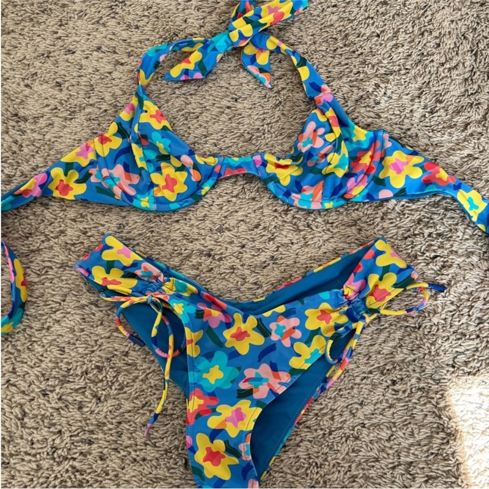 Blackbough floral bikini Sophia top and bottoms med top small bottoms